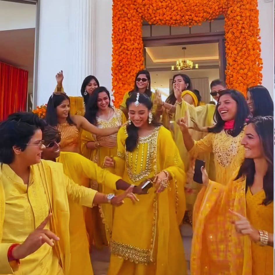 বিয়ের আগে উৎসবের আমেজ, গায়ে হলুদে সতীর্থদের সঙ্গে নাচে মেতেছেন স্মৃতি মান্ধানা — সোশ্যাল মিডিয়ায় ভাইরাল ভিডিও
