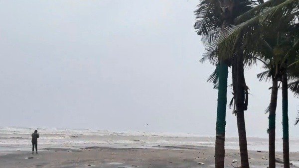 স্বাভাবিকের উপরে মহানগরের সর্বনিম্ন তাপমাত্রা! বড়দিনের আগে নামবে পারদ?