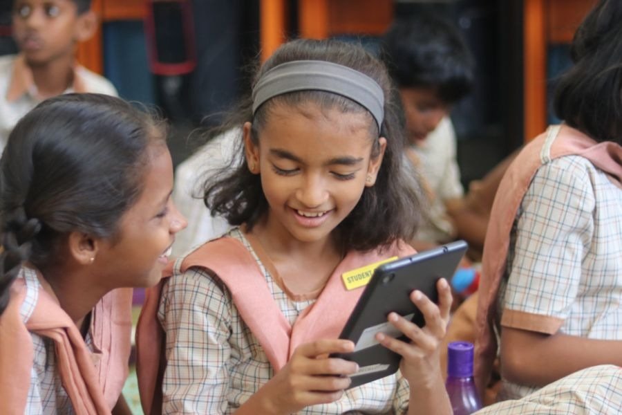 বিনামূল্যে মোবাইল দেওয়ার দাবি ভুয়ো, সতর্ক করল কেন্দ্র