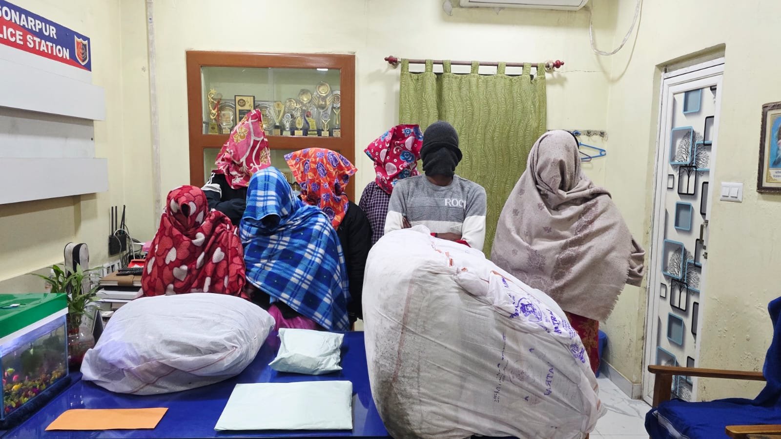 গোপন সূত্রে খবর, কালিকাপুরে ৫০ কেজি গাঁজা উদ্ধার ৩ মহিলা-সহ গ্রেফতার ৬